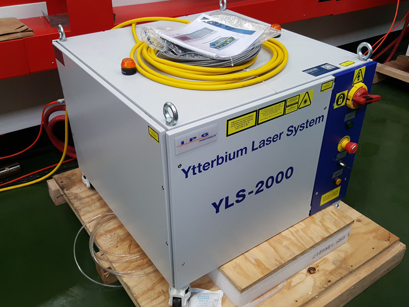 Source laser IPG YLS-2000 watts pour découpeuse laser de précision 2kw